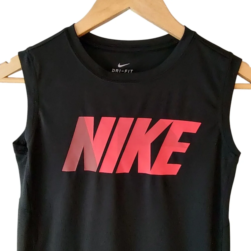 Nike Black with Red Sleeveless Muscle Tank Size Medium